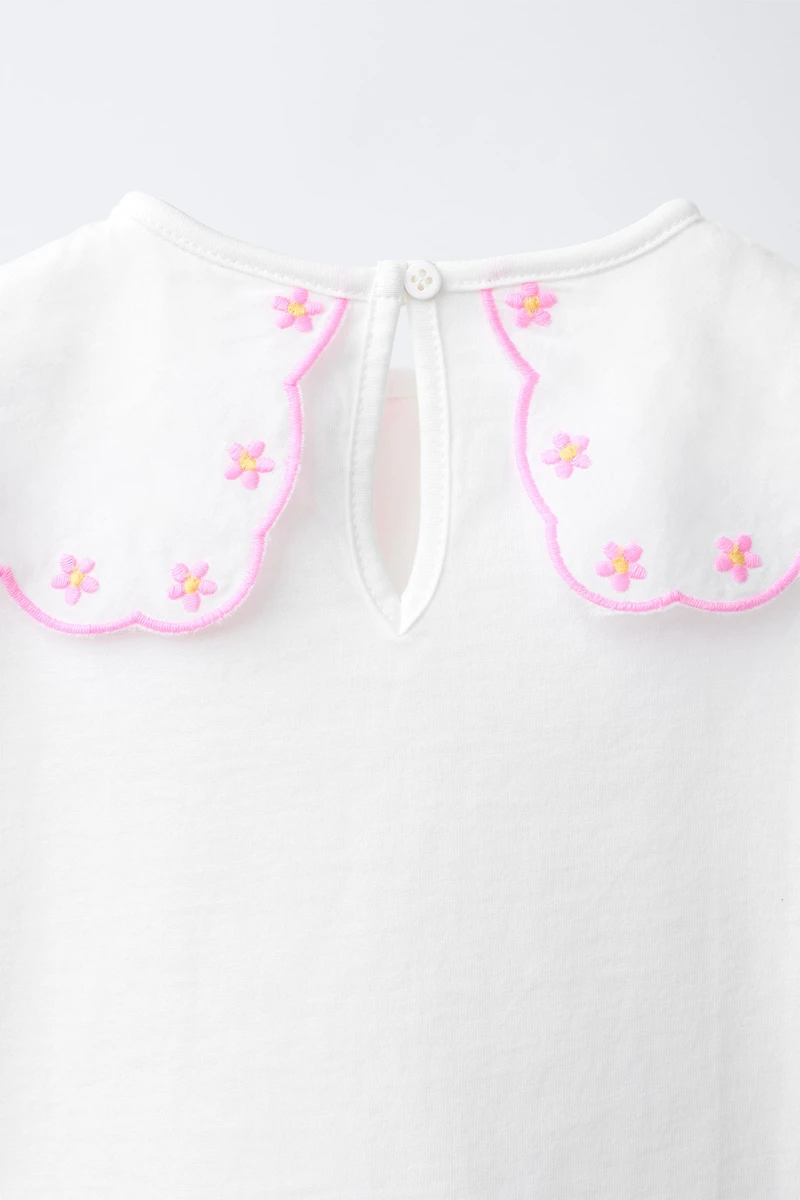 T-SHIRT À COL COMBINÉ BRODÉ