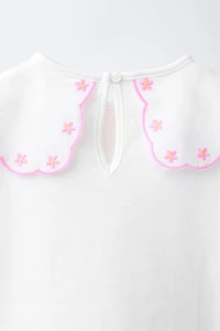 T-SHIRT À COL COMBINÉ BRODÉ