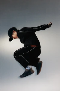 CONTRASTING PIPING ATHLETIC SWEATSHIRT