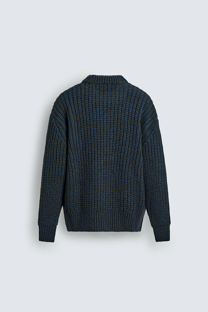 VOLUME TEXTURED JUMPER