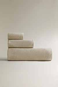 TEXTURED BATH TOWEL
