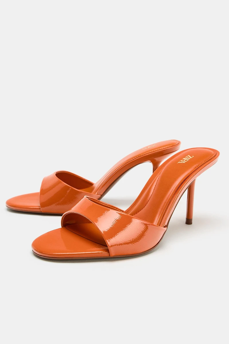 PATENT EFFECT HEELED SANDALS