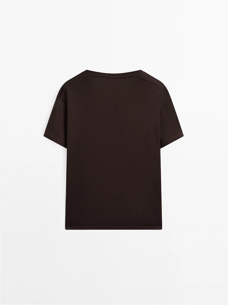 Flowing V-neck T-shirt