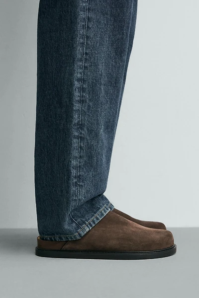 SABOTS EN CUIR