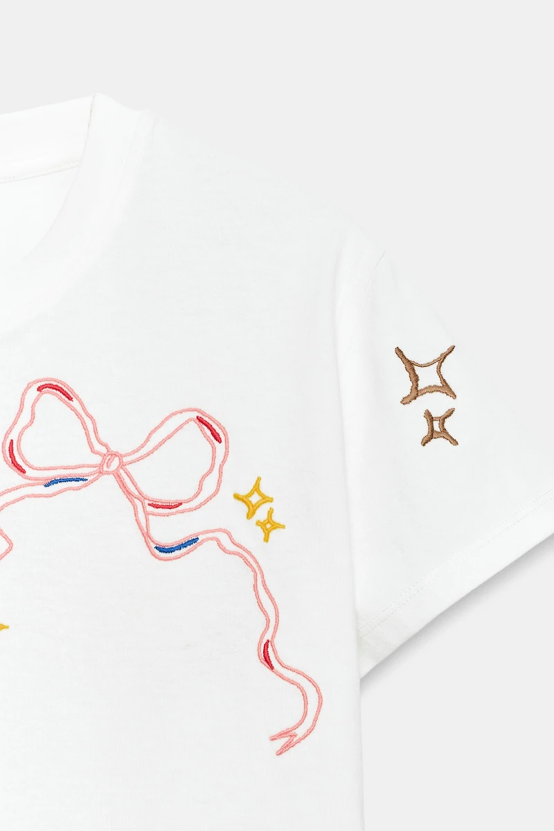 CONTRAST EMBROIDERY T-SHIRT