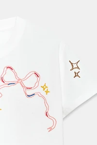 CONTRAST EMBROIDERY T-SHIRT