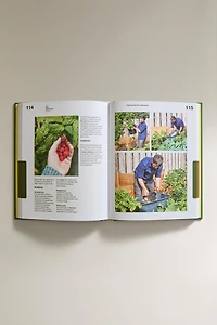 THE SELF-SUFFICIENCY GARDEN BOOK