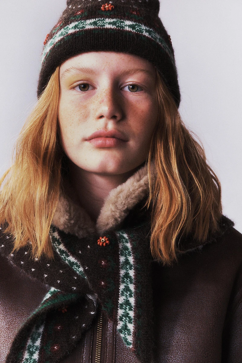 JACQUARD KNIT HAT WITH FLOWERS AND BEADS