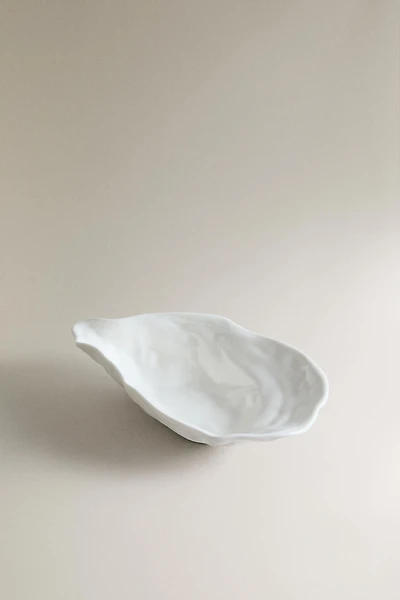 SMALL PORCELAIN SHELL SERVING DISH