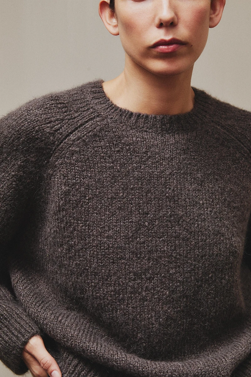 KNIT SWEATER