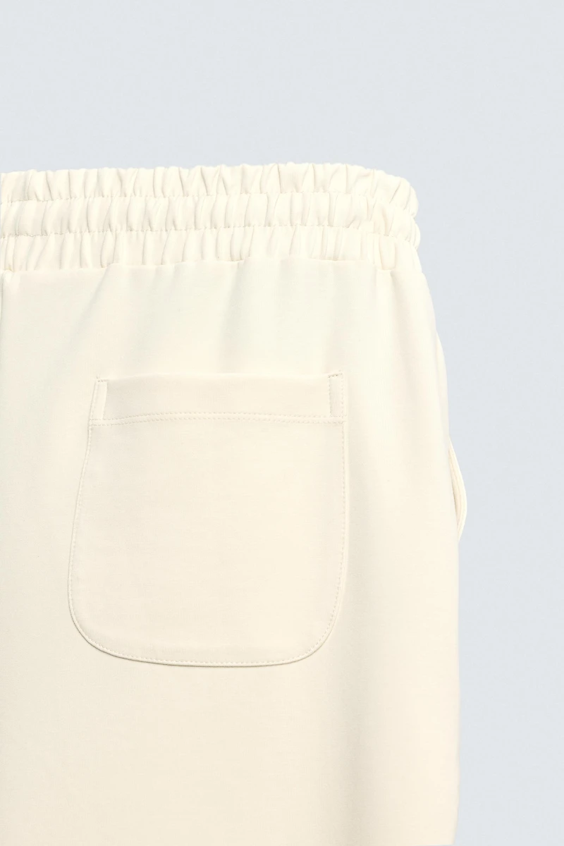 PANTALON DE JOGGING TECHNIQUE À COUTURE