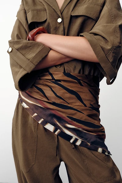 ANIMAL PRINT VISCOSE SCARF