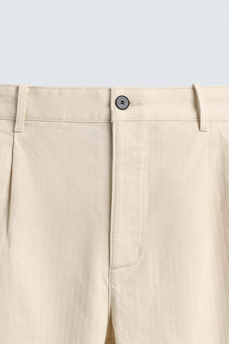 PANTALON PLIS CHEVRONS