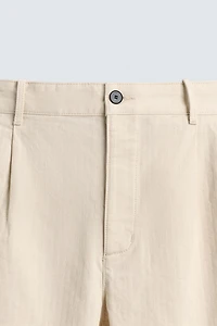 PANTALON PLIS CHEVRONS