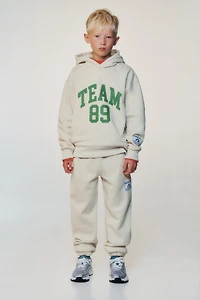 SWEAT DE JOGGING À CAPUCHE ET INSCRIPTION