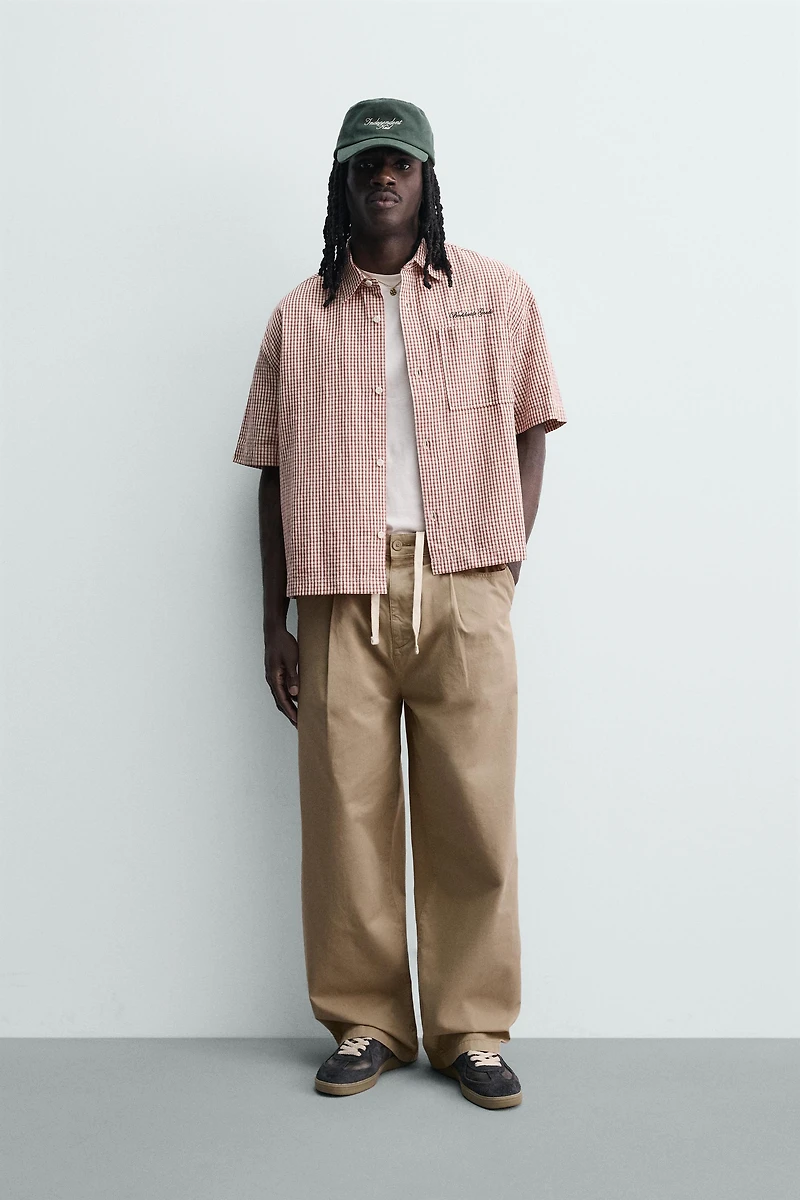 PLEATED WIDE FIT CHINO PANTS
