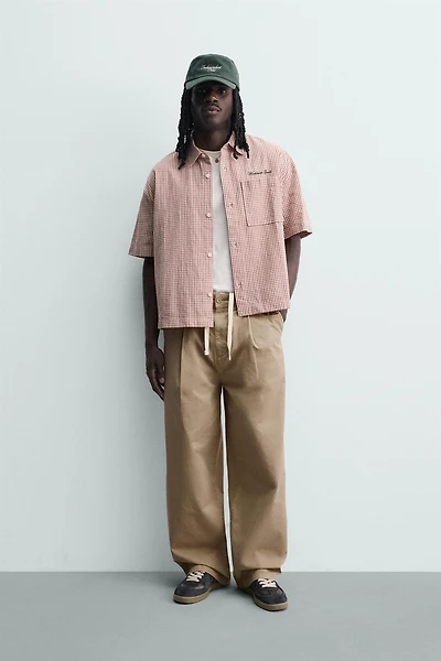 PLEATED WIDE FIT CHINO PANTS