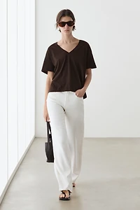 Flowing cropped fit V-neck T-shirt