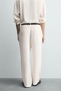 PANTALON COUPE DÉCONTRACTÉE PLIS