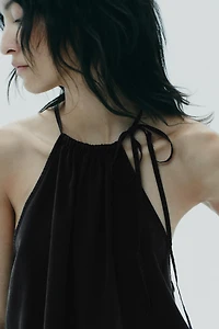 FLOWY HALTER TOP
