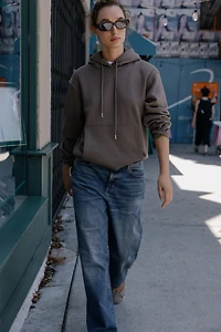 BASIC HOODIE SWEATSHIRT