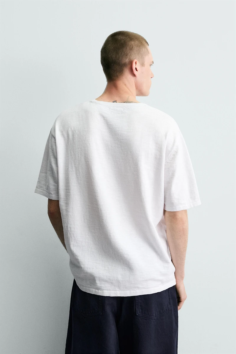 T-SHIRT EN MAILLE STRUCTURÉE FLAMMÉE