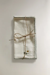 SET OF FLORAL EMBROIDERED NAPKINS (PACK OF 4)