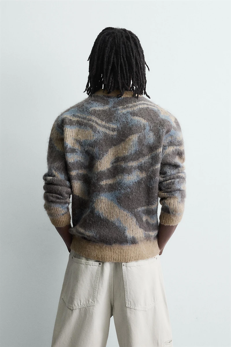 BRUSHED TEXTURED ABSTRACT JACQUARD JUMPER