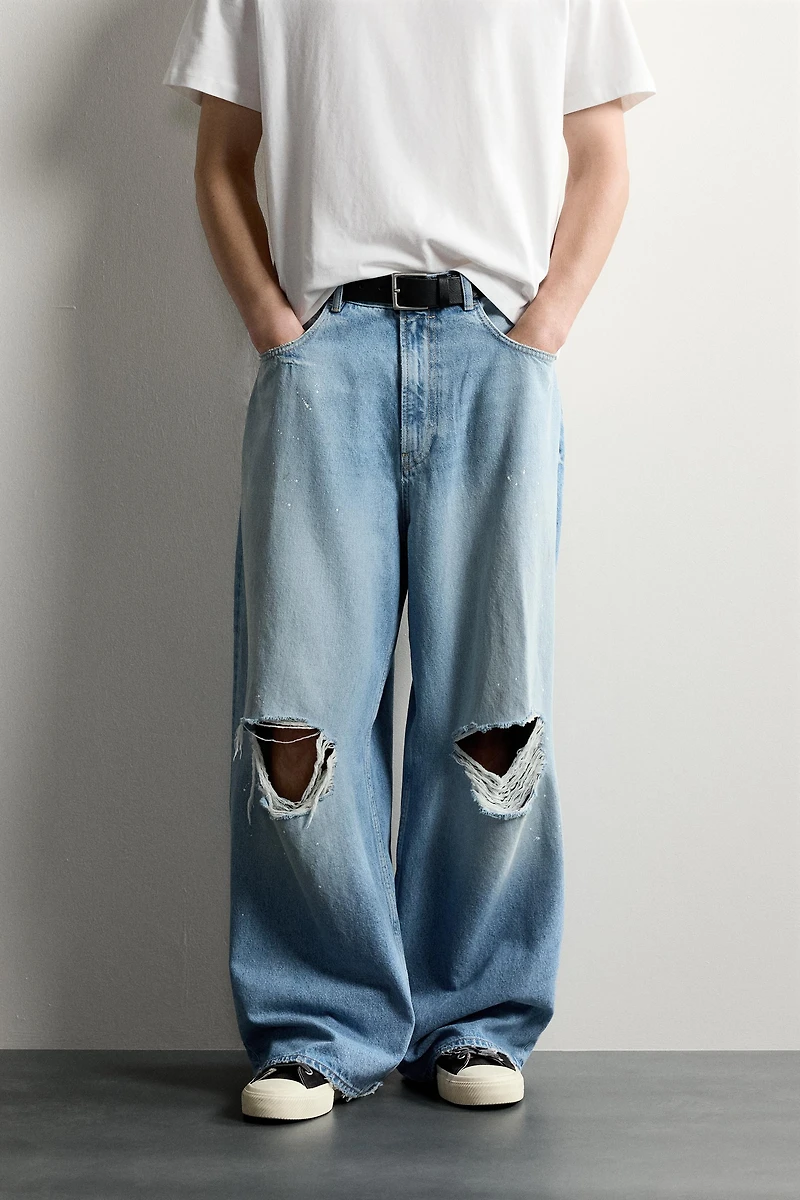 RIPPED BAGGY FIT JEANS