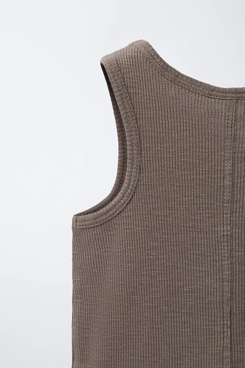 RIBBED SLEEVELESS T-SHIRT