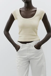 SCOOP NECK TOP