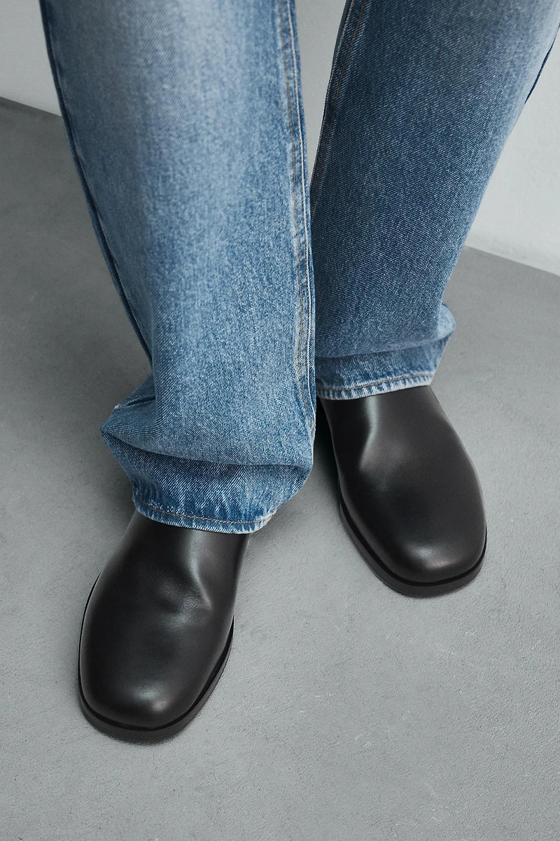 LIMITED EDITION LEATHER CLOGS