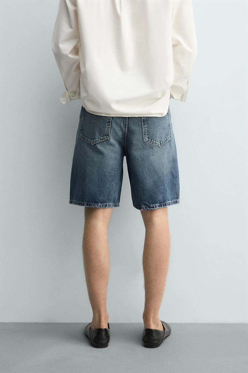 STRAIGHT FIT DENIM SHORTS