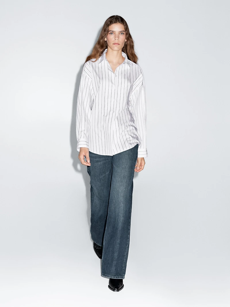 Loose-fitting striped shirt