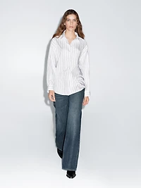 Loose-fitting striped shirt
