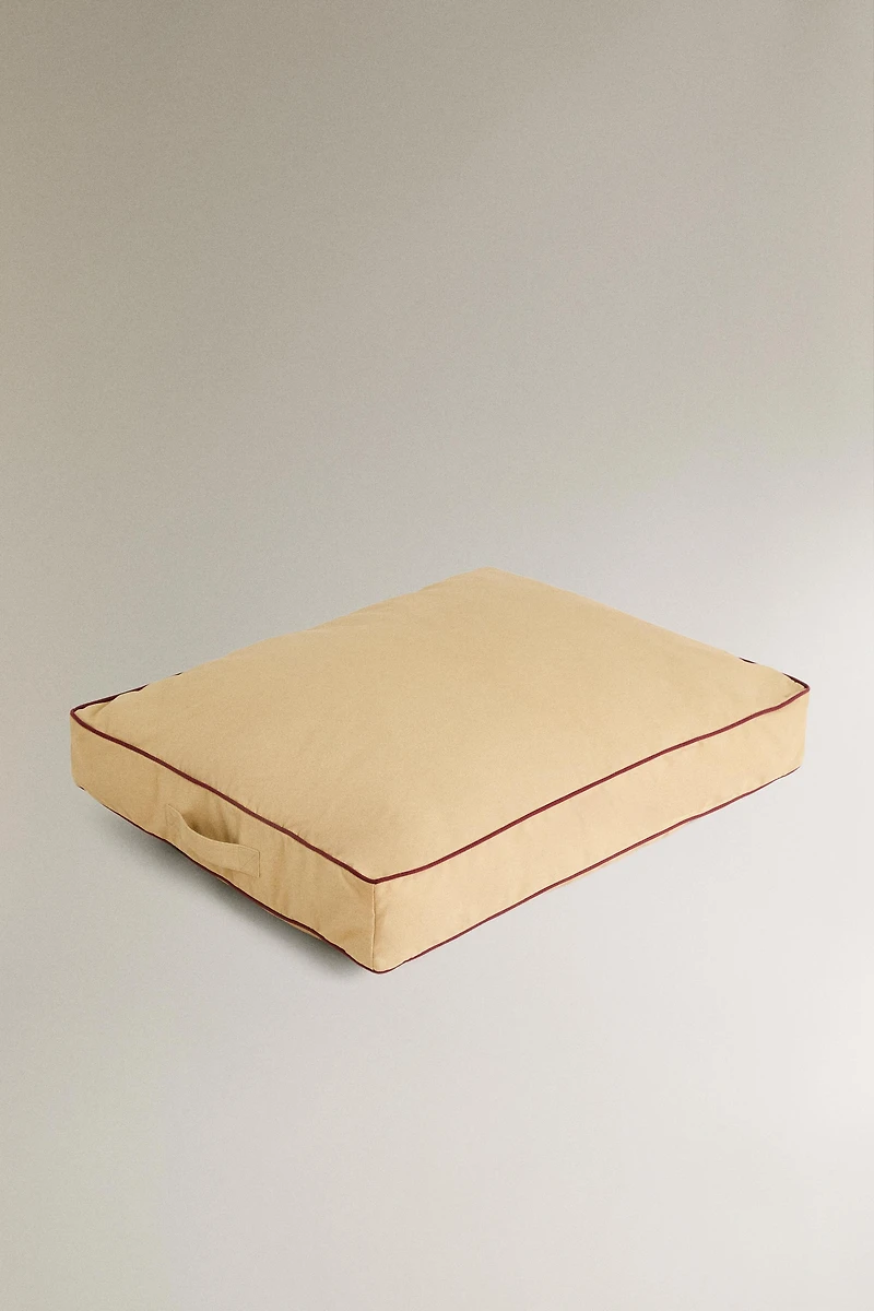 XL FLOOR CUSHION WITH PIPING FOR PETS