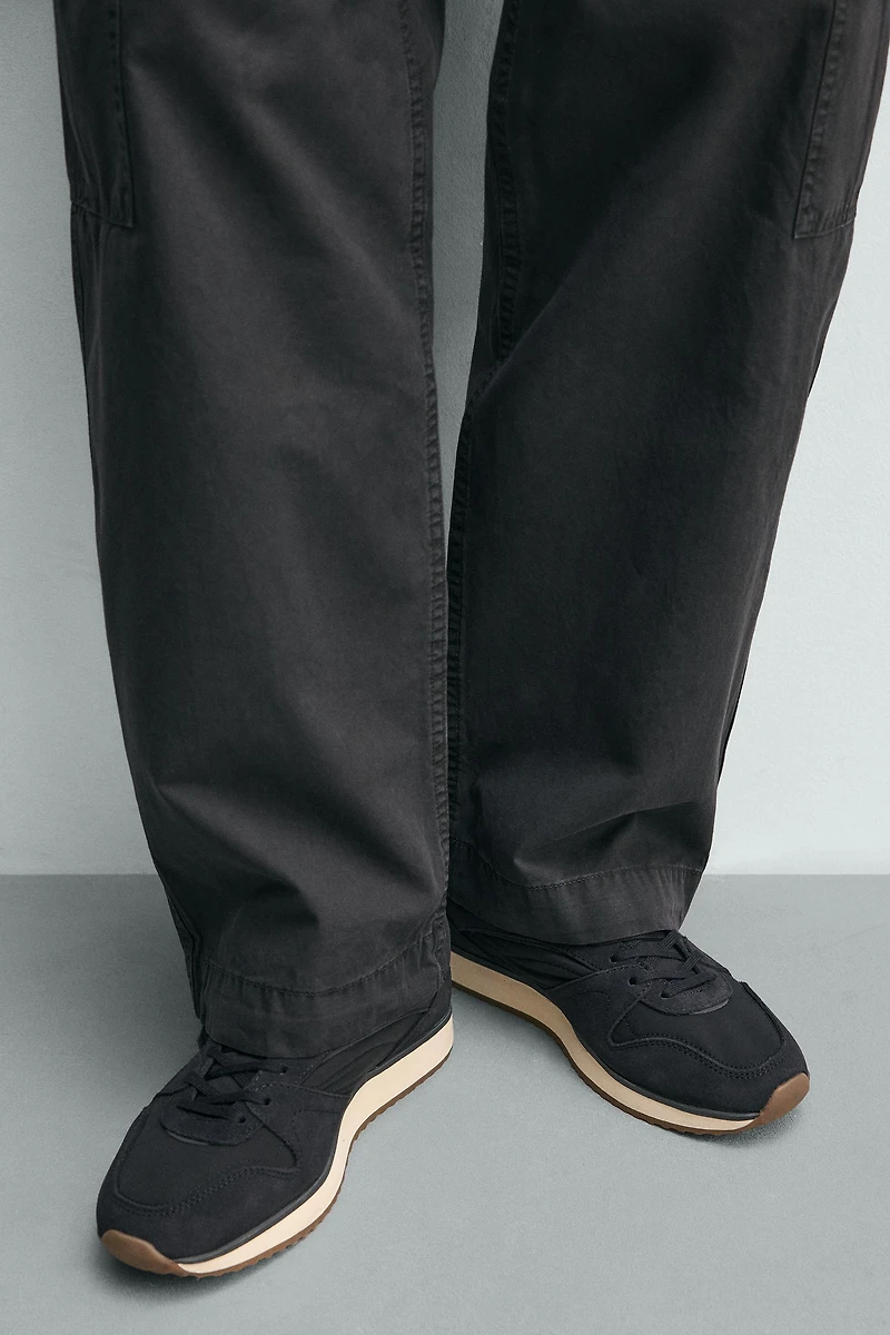 CASUAL SNEAKERS