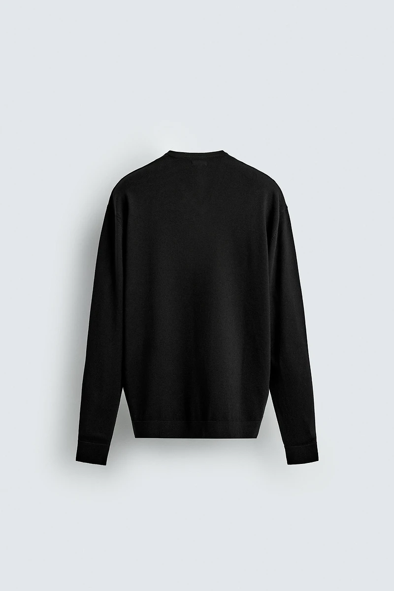 BASIC V-NECK SWEATER