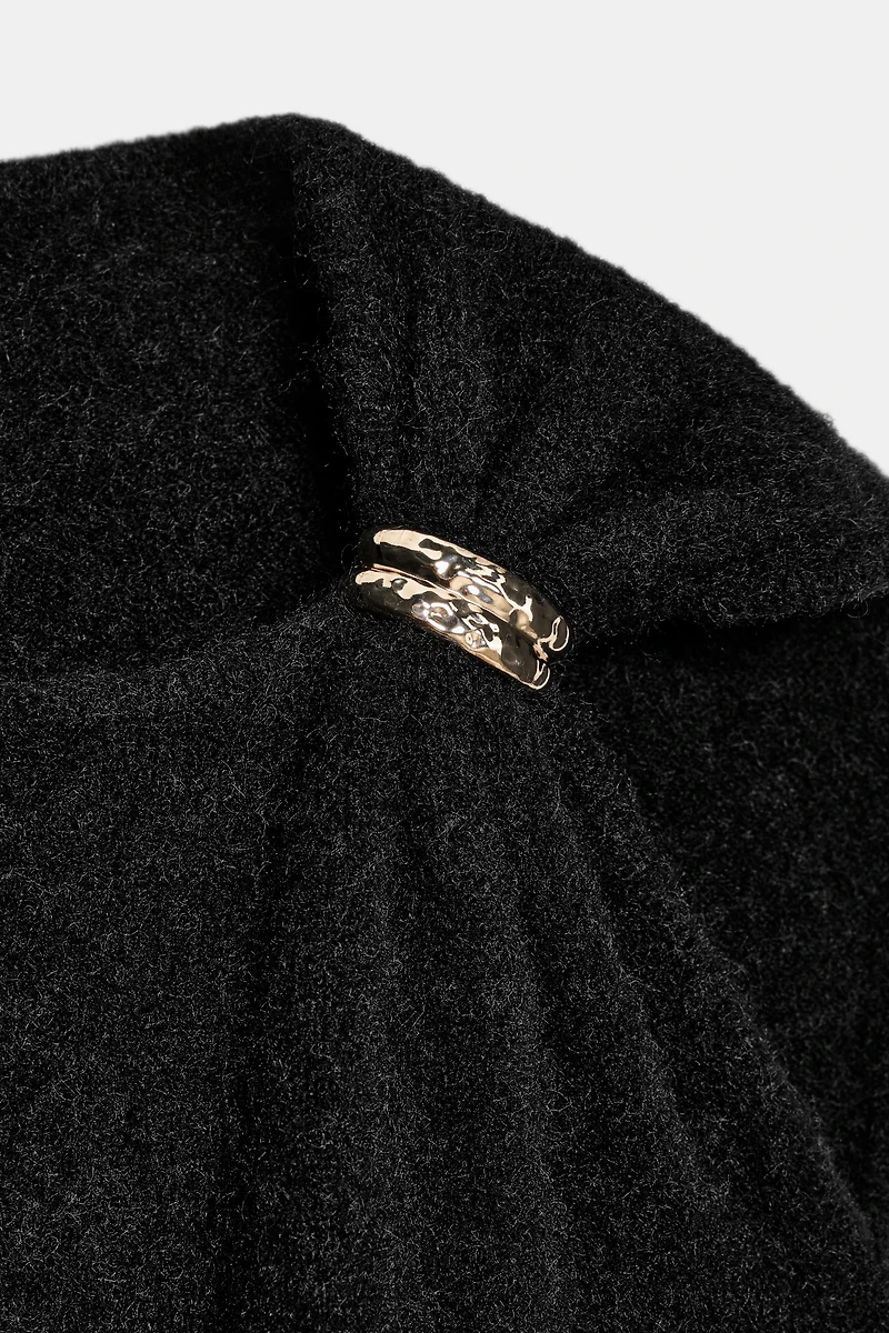 SLEEVELESS KNIT JUMPER WITH BROOCH