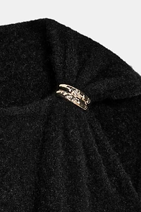 SLEEVELESS KNIT JUMPER WITH BROOCH