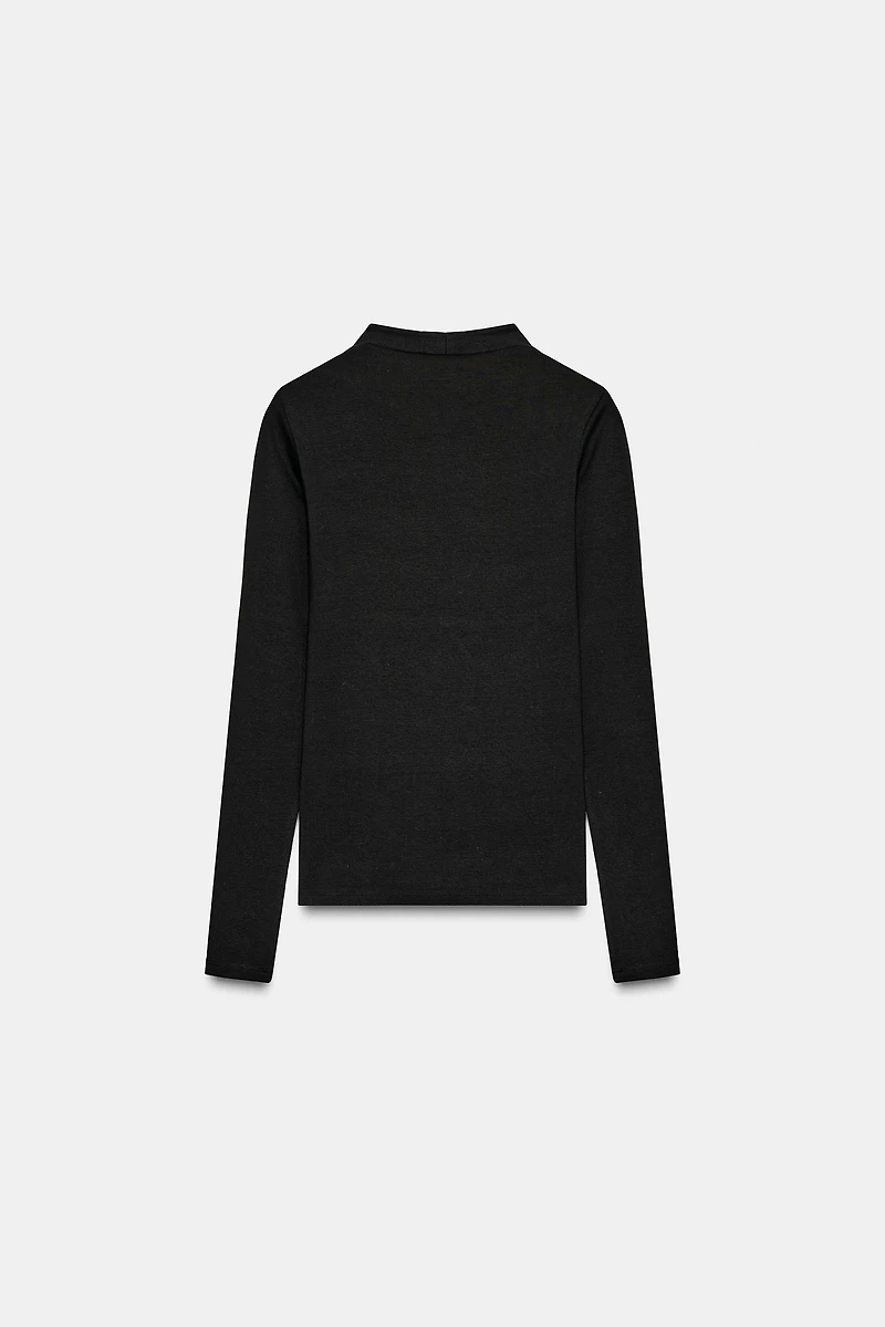 TURTLENECK T-SHIRT