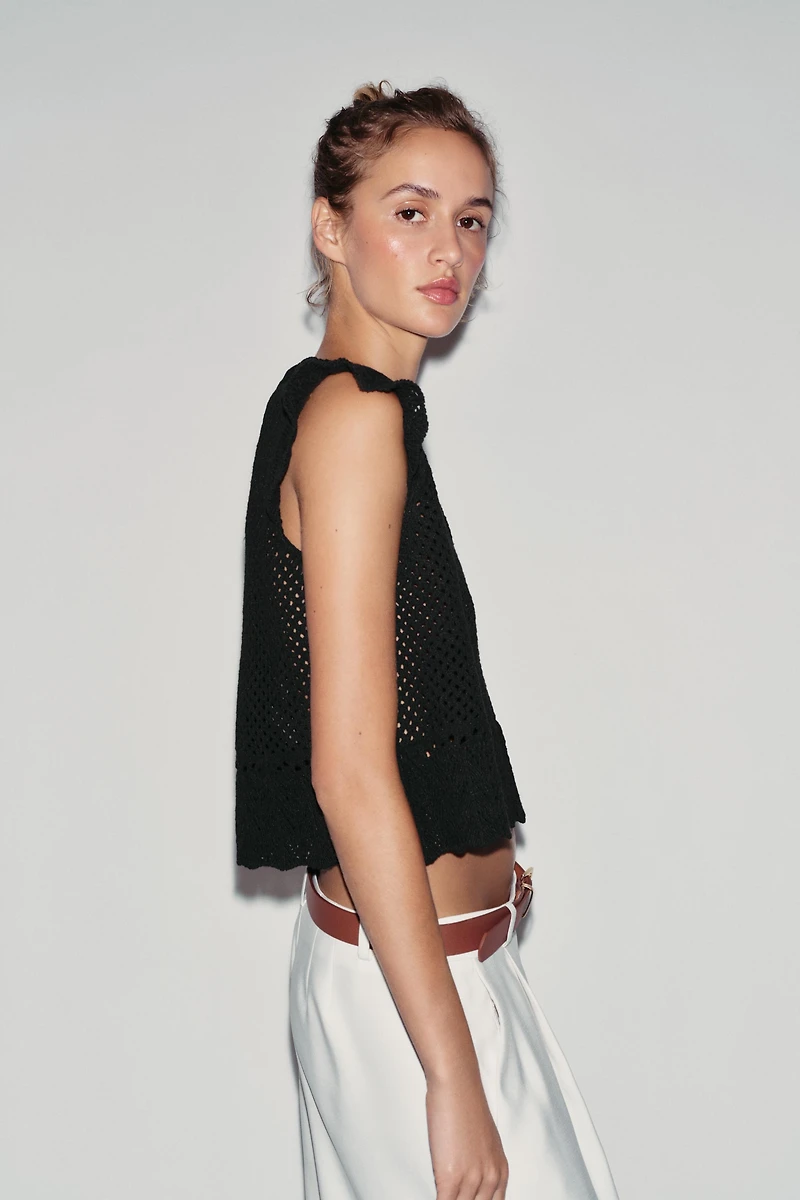 OPEN-KNIT TOP
