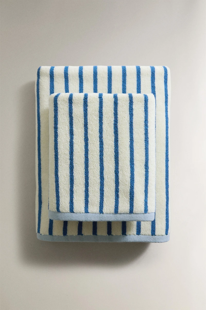 KIDS’ REVERSIBLE STRIPED BATH TOWEL