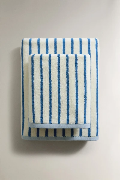 KIDS’ REVERSIBLE STRIPED BATH TOWEL