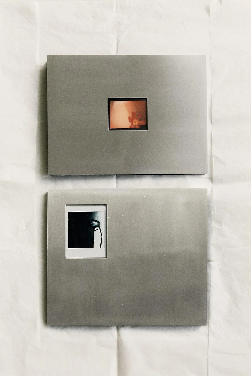 MINIMALIST METAL FRAME