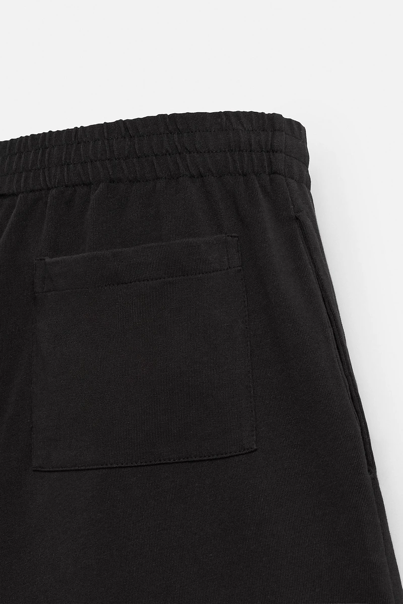 CONTRAST EMBROIDERY SHORTS