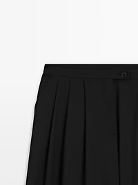 Flowing trousers with darts