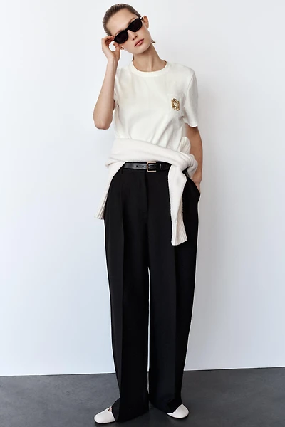 BROOCH T-SHIRT