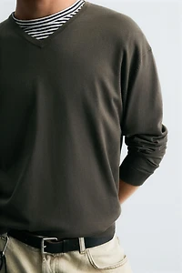 PULL BASIQUE À COL EN V