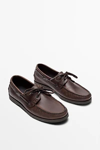 Oiled leather boat shoe